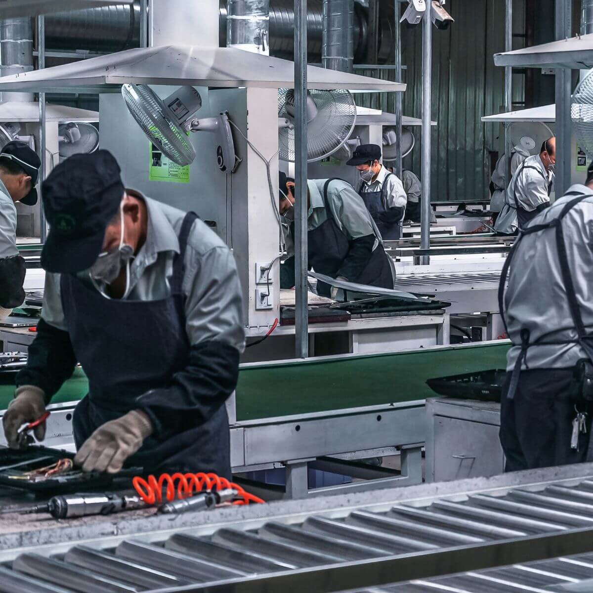Contratação ágil com automação multilíngue